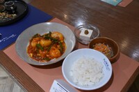 「卵とアスパラ入りエビチリ にんじんともやしのナムル 梅わさびやっこ」