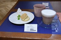 「“可愛いカフェ”のコーヒー／ミルクティー」