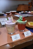 左から「きのう何食べた？特製スイカジュース」「きのう何食べた？特製桃のスムージ」。