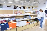 「きのう何食べた？のごはん処」グッズ売り場。