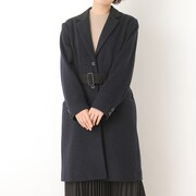 イタリアモデルのアウターの着用イメージ。