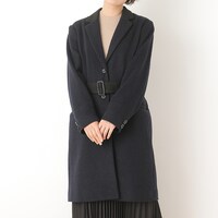 イタリアモデルのアウターの着用イメージ。