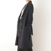 イタリアモデルのアウターの着用イメージ。