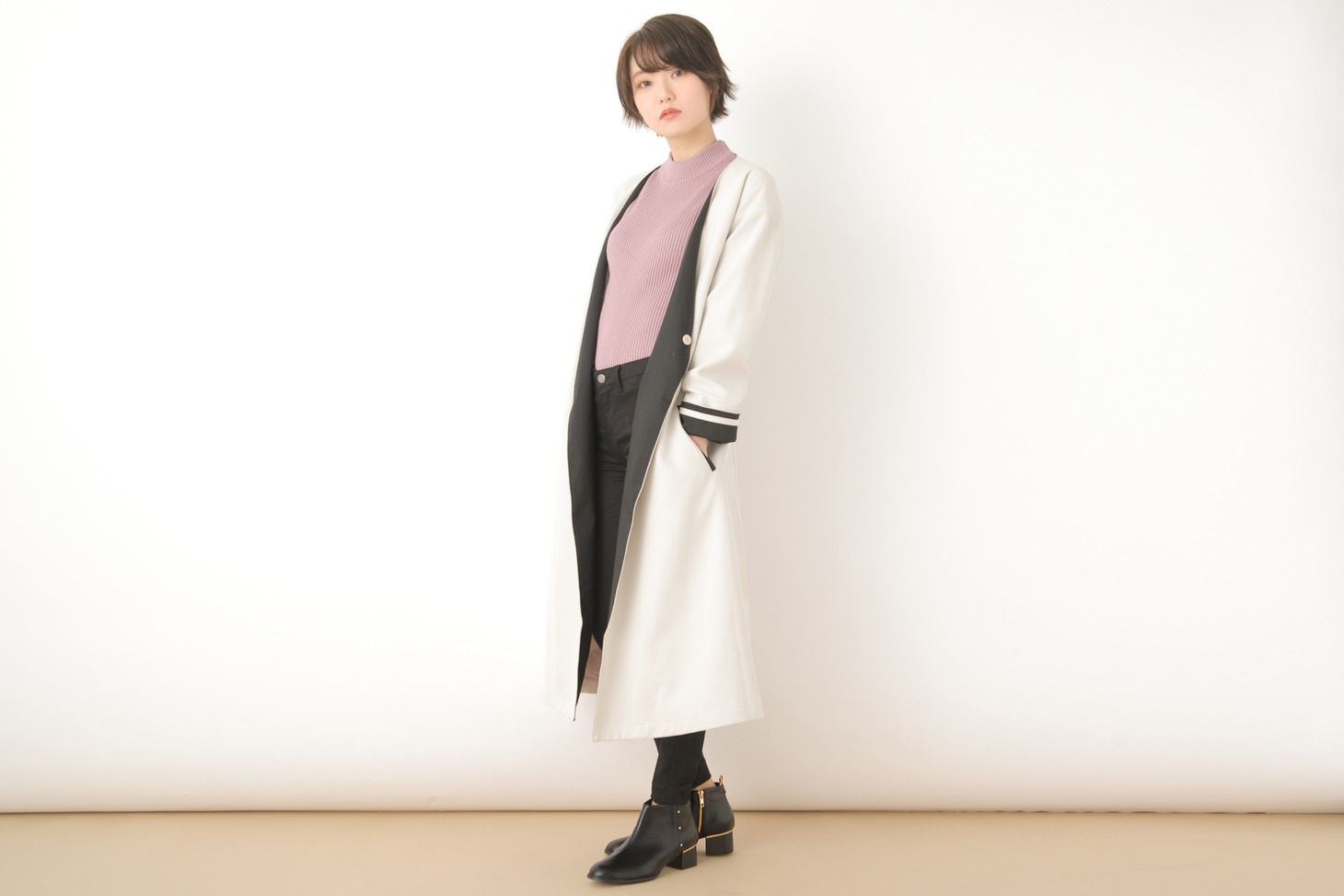 日本モデルのアウター着用イメージ。