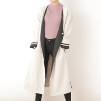 日本モデルのアウター着用イメージ。