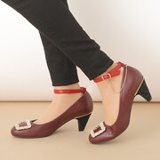 フランスモデルのシューズ着用イメージ。