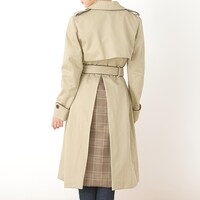 イギリスモデルのアウター着用イメージ。