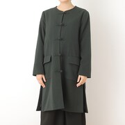 中国モデルのアウター着用イメージ。