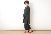 中国モデルのアウター着用イメージ。