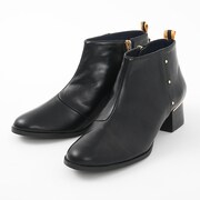 日本モデルのシューズ。