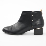 日本モデルのシューズ。