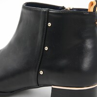 日本モデルのシューズ。