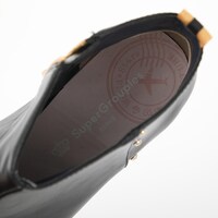 日本モデルのシューズ。