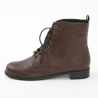 アメリカモデルのシューズ。