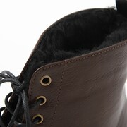 アメリカモデルのシューズ。