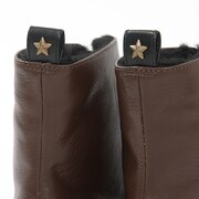 アメリカモデルのシューズ。