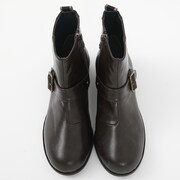 ドイツモデルのシューズ。