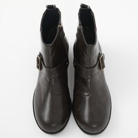 ドイツモデルのシューズ。