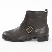 ドイツモデルのシューズ。