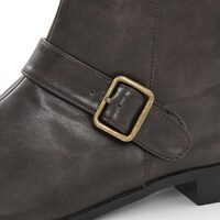 ドイツモデルのシューズ。