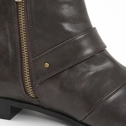 ドイツモデルのシューズ。