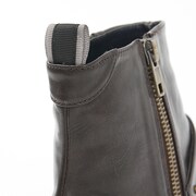 ドイツモデルのシューズ。