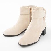 ロシアモデルのシューズ。