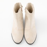 ロシアモデルのシューズ。