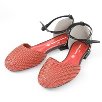 中国モデルのシューズ。