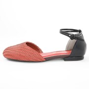 中国モデルのシューズ。