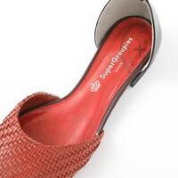 中国モデルのシューズ。