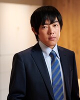 吉村界人扮する流川俊。