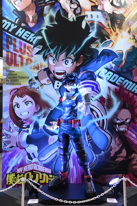 週刊少年ジャンプブースの等身大のデクのフィギュア。