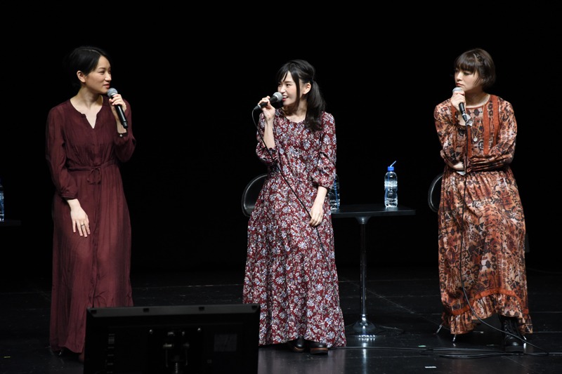 左から坂木しずか役の千菅春香、今井みどり役の大和田仁美、久乃木愛役の井澤詩織。