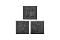 「対人立体機動ポーチ 兵団紋章セット」「立体機動レッグポーチ 兵団紋章セット」のグレーに付属する兵団紋章。