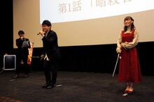 「アサシンズプライド」先行上映会より。左から刀剣を携えて登壇した小野友樹、楠木ともり。