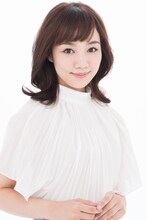 大伴知佳子役の咲妃みゆ。