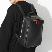 「悪魔ほむら モデル リュック」の使用イメージ。