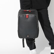 「悪魔ほむら モデル リュック」の使用イメージ。