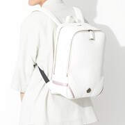 「アルティメットまどか モデル リュック」の使用イメージ。