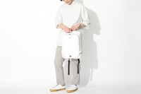 「アルティメットまどか モデル リュック」の使用イメージ。