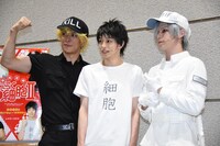 「体内活劇『はたらく細胞II』」囲み取材より、左から君沢ユウキ、杉江大志、北村諒。