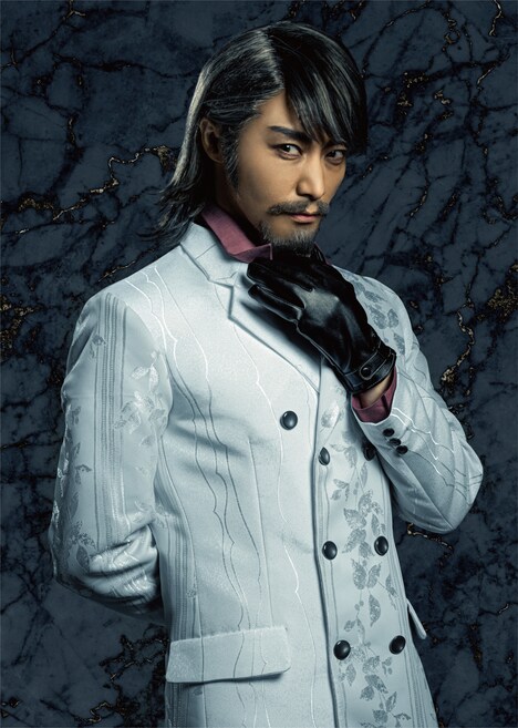 徳山秀典扮するフェルナン・ド・モルセール将軍。