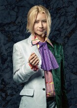 前嶋曜扮するフランツ・デピネー男爵。