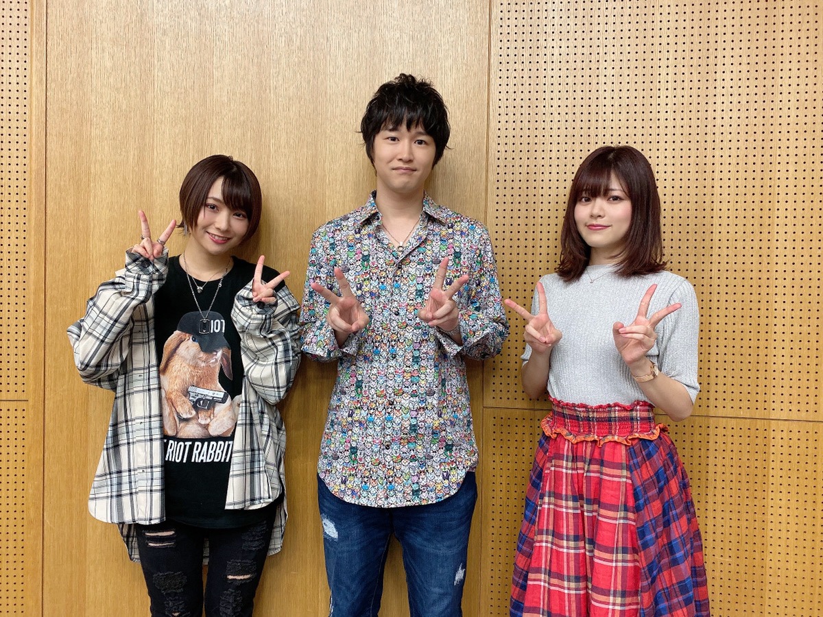 左から緒方理珠役の富田美憂、唯我成幸役の逢坂良太、武元うるか役の鈴代紗弓。