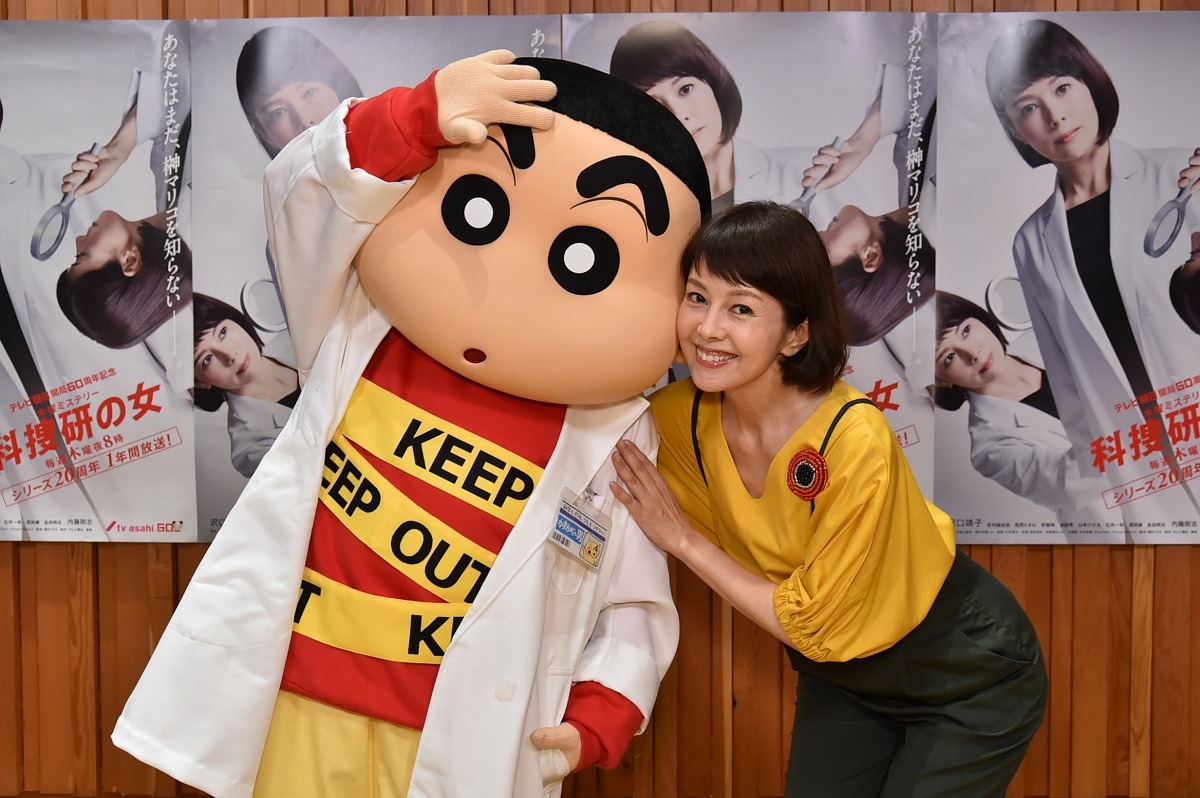 左から野原しんのすけ、沢口靖子。
