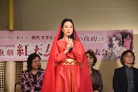 阿古夜×紅天女役の小林沙羅。