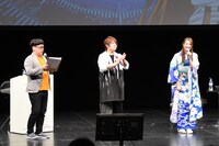 左から向清太朗（天津）、松岡禎丞、戸松遥。