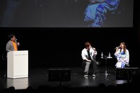 左から向清太朗（天津）、松岡禎丞、戸松遥。