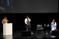 左から向清太朗（天津）、松岡禎丞、戸松遥。